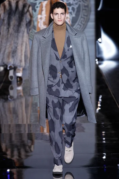 Look 12